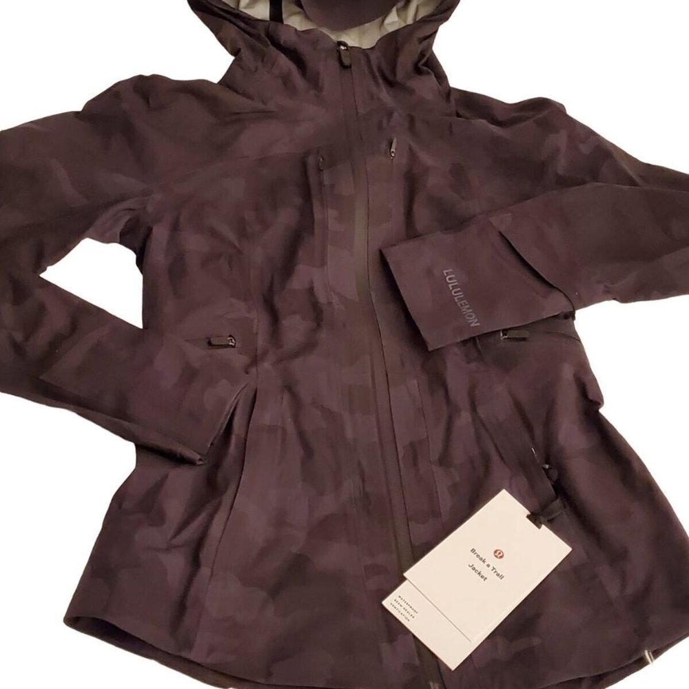 Lululemon Break a Trail Jacket, Size 2  camuflaje NWT